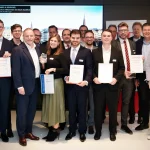 Hamburgs Finanzsenator Dr. Andreas Dressel (zweiter von rechts) gratulierte persönlich sowohl dem VFV zum 50. Jubiläum als auch den glücklichen Preisträgern